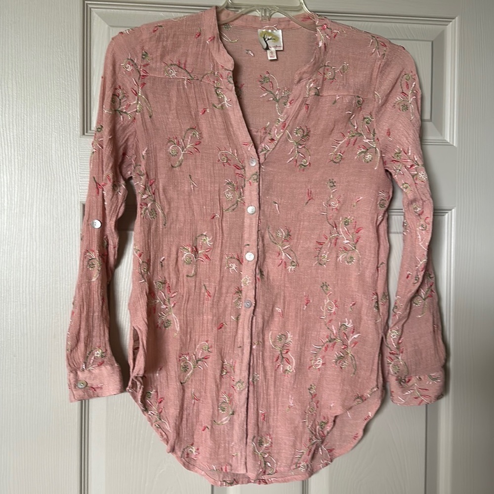 Anthropologie Fig & Flower Embroidered Floral Button Down Roll Tab Sleeve - Picture 4 of 13